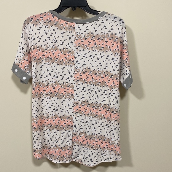 Short sleeve vneck top small - Picture 5 of 5